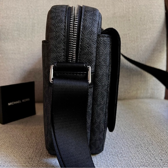 Michael Kors Black Cooper Logo Camera Bag - Picture 9 of 14